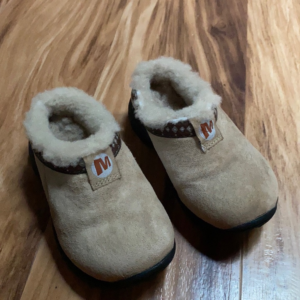 Merrell Tan fur lined clogs